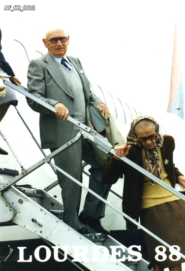 Angelo Minardi assieme alla moglie in viaggio a Lourdes nel 1988