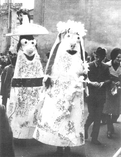 Carnevale 1973. Sulla destra, col cappello, Tino Biancini