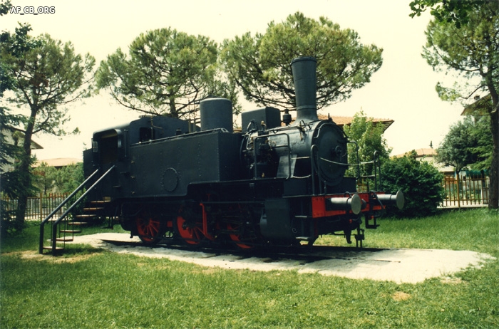 La locomotiva nei giardini pubblici di Castel Bolognese, giugno 1986