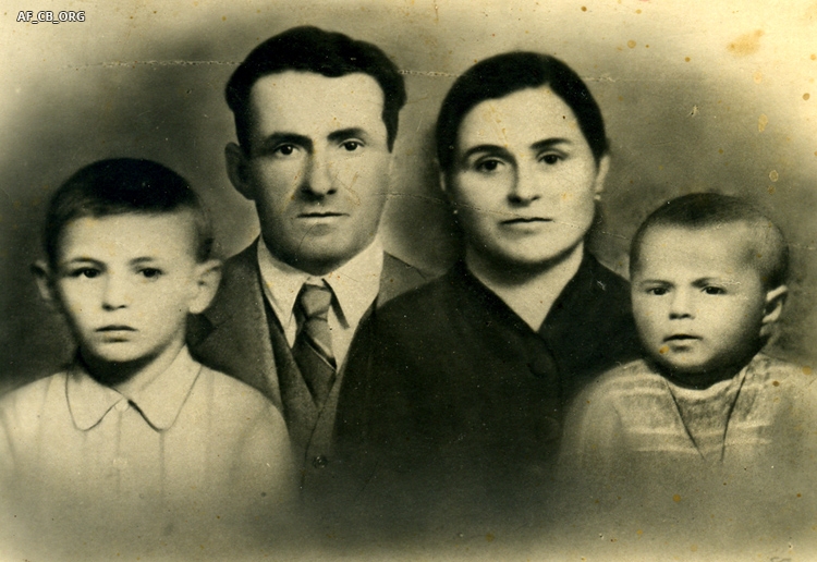 Le quattro vittime di guerra della famiglia Valenti. Da sinistra Giovanni, Battista, Anna Placci e Paola